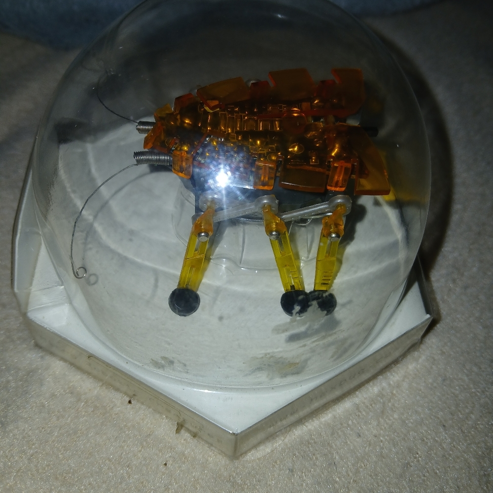 Hexbug Alpha Micro Robotic Creature - Picture 5 of 16